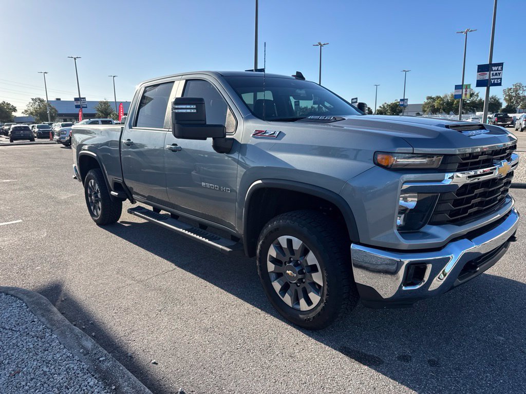 Used 2024 Chevrolet Silverado 2500 LT w/ All Star Edition AWD/4WD image 3