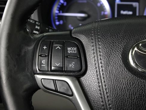 Used 2019 Toyota Highlander XLE AWD/4WD image 27