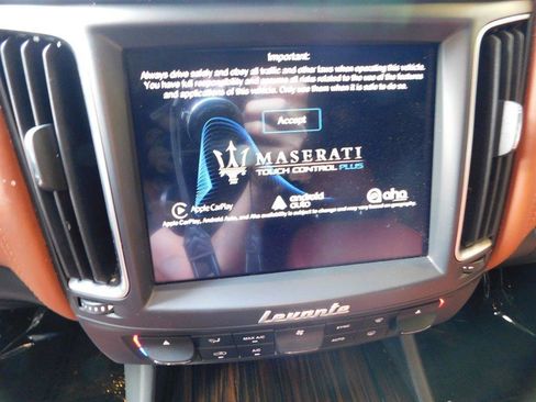 Used 2017 Maserati Levante w/ Luxury Package image 28