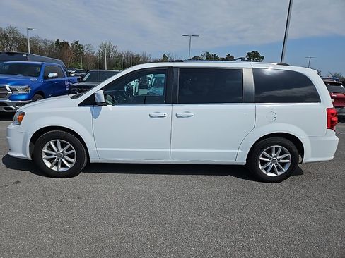 Used 2019 Dodge Grand Caravan SXT image 4
