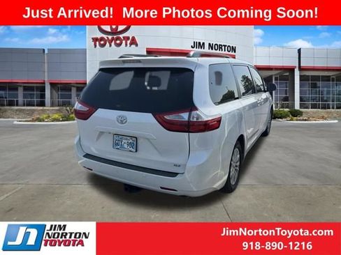 Used 2017 Toyota Sienna XLE FWD image 7