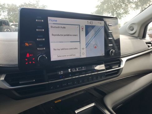 Certified 2024 Toyota Sienna Limited image 24