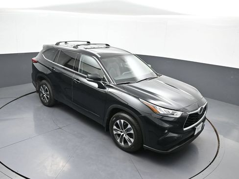 Certified 2020 Toyota Highlander XLE AWD/4WD image 38
