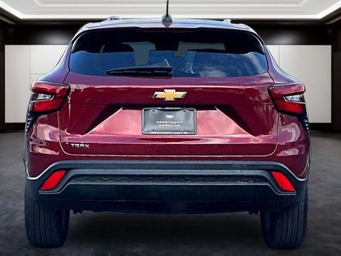 Used 2024 Chevrolet Trax LS w/ LS Convenience Package FWD image 5