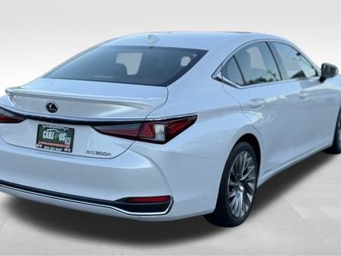 Used 2019 Lexus ES 300h w/ Luxury Package image 8