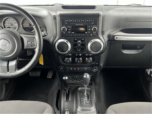 Used 2015 Jeep Wrangler Unlimited Sahara w/ Connectivity Group image 30