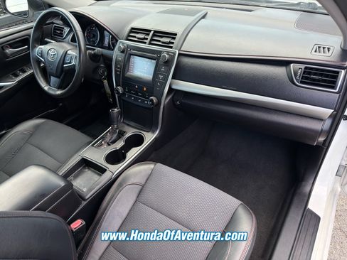 Used 2017 Toyota Camry SE FWD image 11