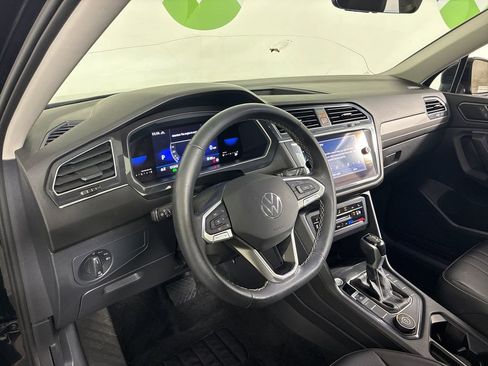Used 2022 Volkswagen Tiguan SE AWD/4WD image 13