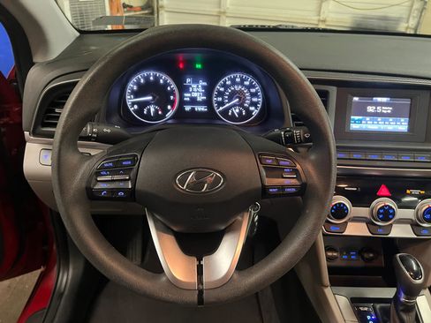 Used 2019 Hyundai Elantra SE FWD image 15