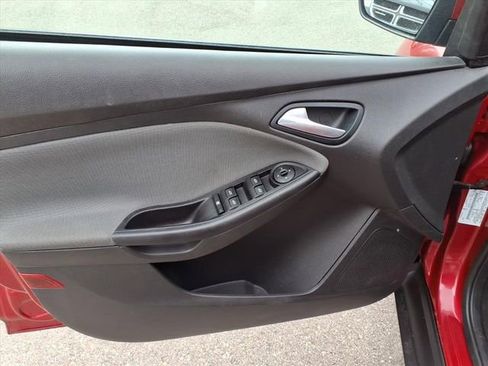 Used 2012 Ford Focus SE image 16