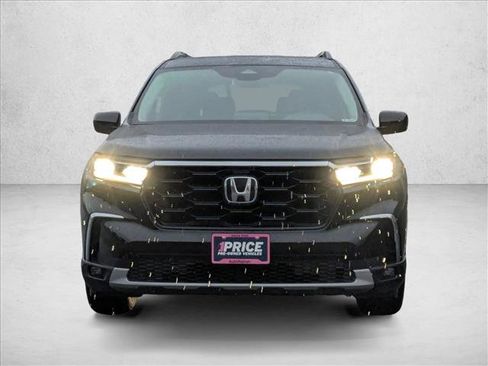 Used 2023 Honda Pilot Touring image 2