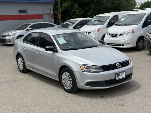 Used 2014 Volkswagen Jetta S FWD image 2