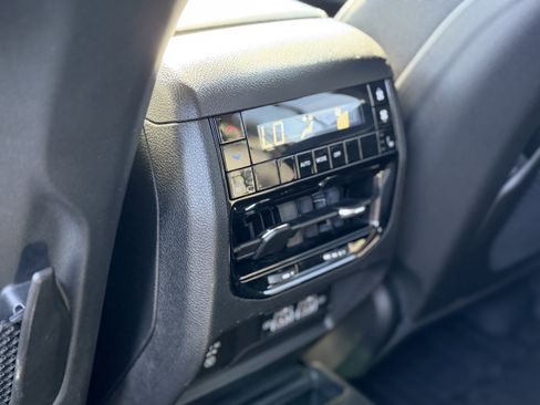 Used 2023 Jeep Grand Cherokee L Limited image 18