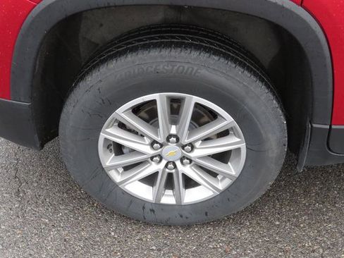 Used 2023 Chevrolet Traverse LT image 11