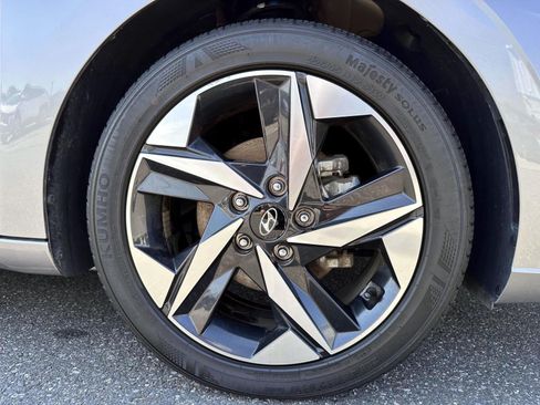 Used 2023 Hyundai Elantra SEL w/ Convenience Package FWD image 6