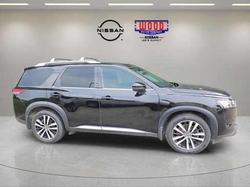 Used 2023 Nissan Pathfinder Platinum AWD/4WD image 3