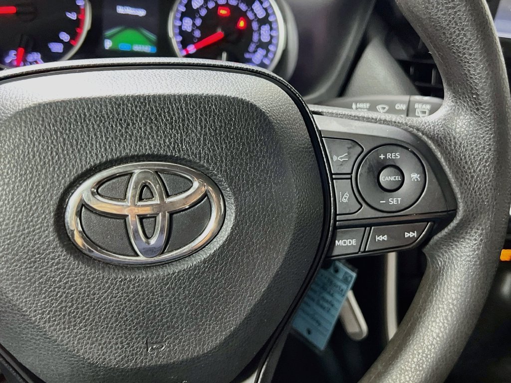 Used 2022 Toyota RAV4 LE FWD image 17