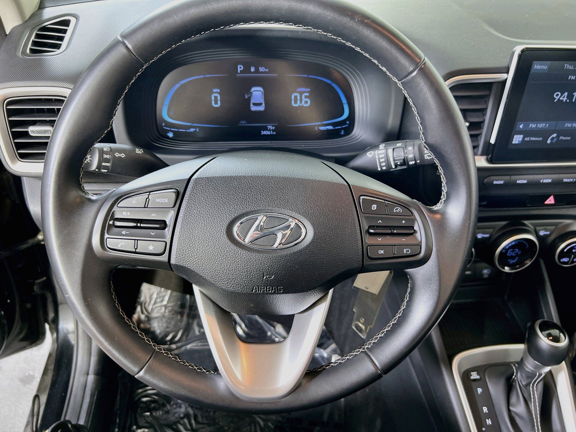 Used 2023 Hyundai Venue SEL FWD image 11