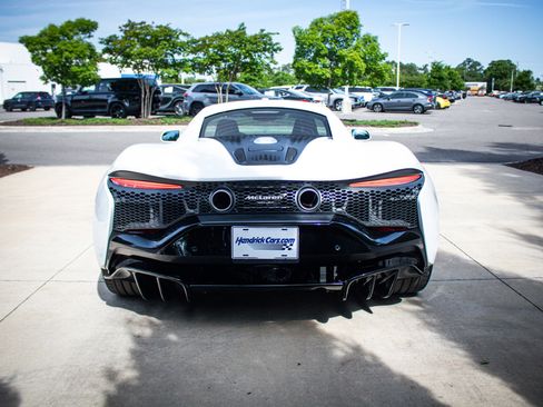Used 2025 McLaren Artura image 9