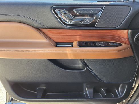 Used 2019 Lincoln Navigator Reserve image 29