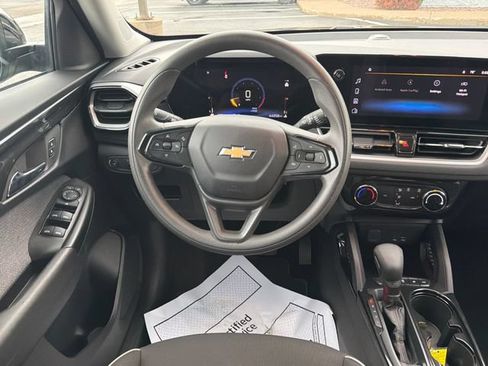 Used 2025 Chevrolet TrailBlazer LT AWD/4WD image 29