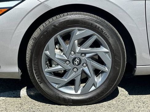 Certified 2025 Hyundai Elantra Hybrid FWD image 31