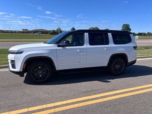 New 2026 Jeep Grand Wagoneer 4WD image 12