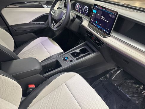 New 2026 Volkswagen Tiguan SE FWD image 15