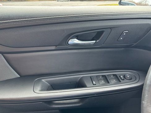 Used 2016 GMC Acadia SLE image 24