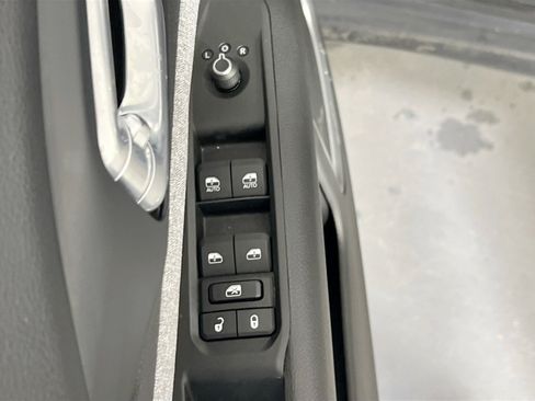 Used 2022 Jeep Compass Latitude AWD/4WD image 17