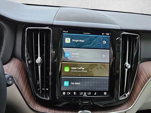 Used 2022 Volvo XC60 B5 Momentum w/ Climate Package image 12