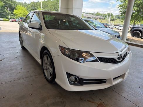Used 2012 Toyota Camry SE FWD image 4