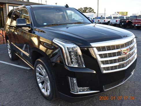 Used 2018 Cadillac Escalade Premium Luxury image 4