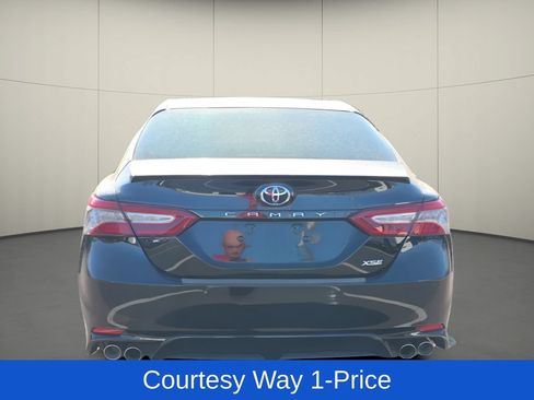 Used 2018 Toyota Camry XSE FWD image 8