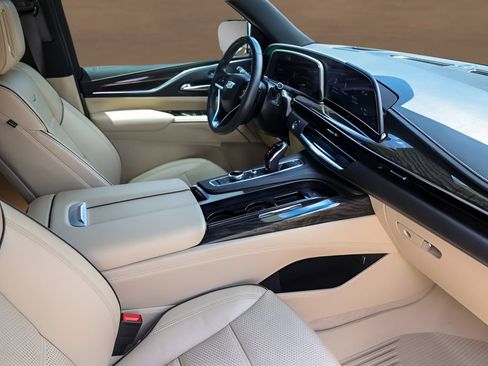 Certified 2023 Cadillac Escalade Premium Luxury w/ Performance Package AWD/4WD image 31