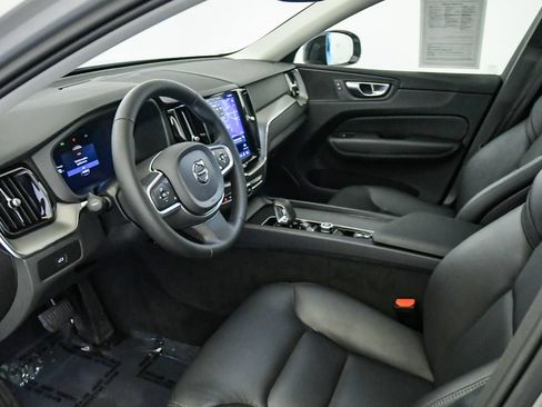 Certified 2025 Volvo XC60 B5 Core AWD/4WD image 17