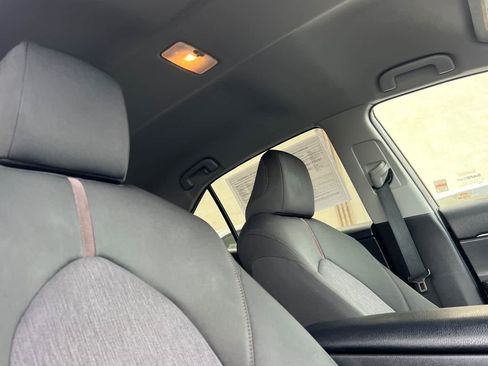 Used 2018 Toyota Camry LE image 16