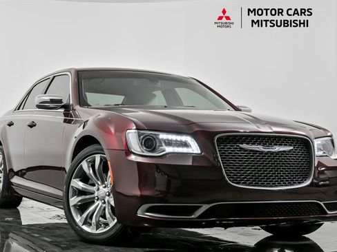 Used 2020 Chrysler 300 Touring w/ Chrome Appearance Package image 1