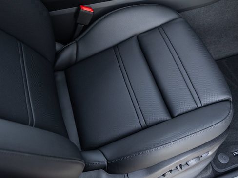 Certified 2026 Porsche Cayenne AWD/4WD image 42