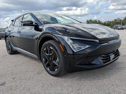 New 2025 Kia EV6 Wind RWD image 2