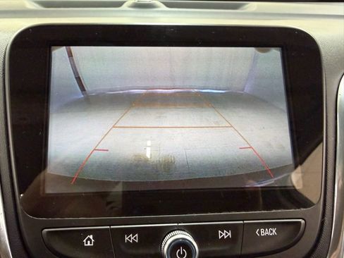 Used 2018 Chevrolet Equinox LT w/ Sun & Infotainment Package image 26