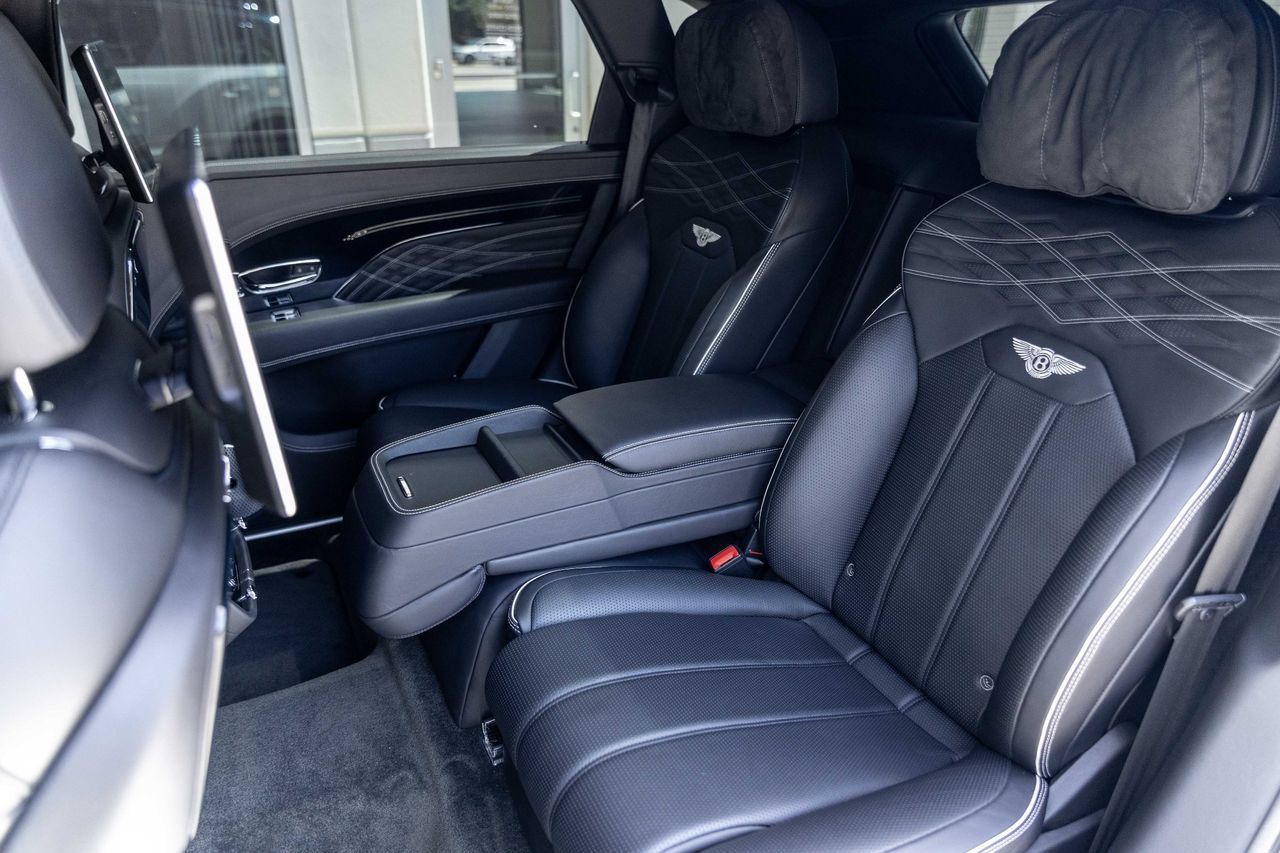 Certified 2023 Bentley Bentayga Extended Wheelbase AWD/4WD image 47