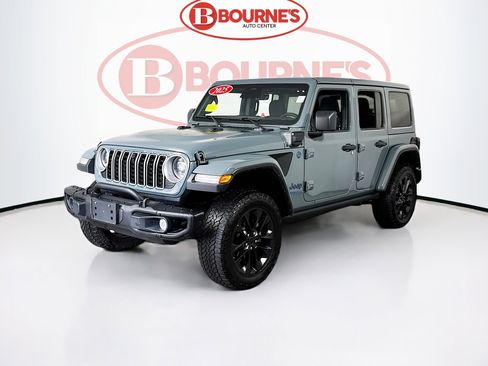 Used 2025 Jeep Wrangler Unlimited Sahara image 7