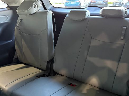 Used 2025 Toyota Sienna XLE w/ XLE Plus Package image 36