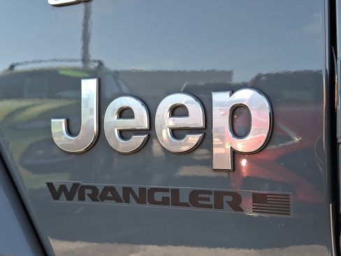 Used 2024 Jeep Wrangler Unlimited Sahara w/ Technology Group image 31