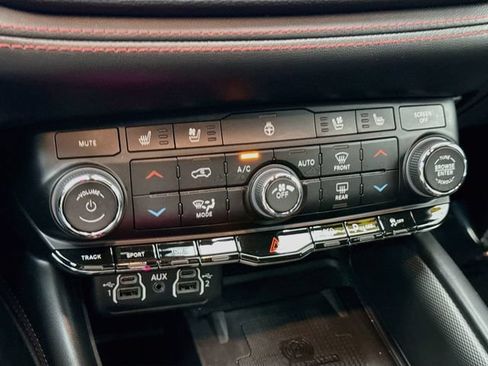 Used 2023 Dodge Durango R/T w/ Tow 'N Go Package AWD/4WD image 16