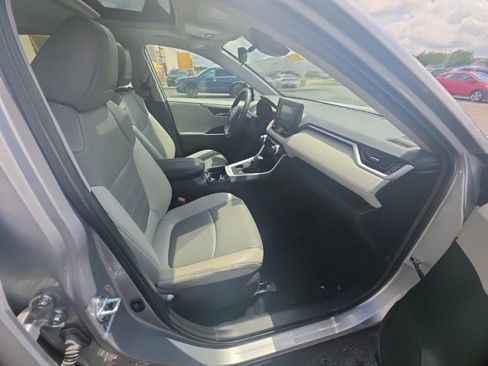 Used 2021 Toyota RAV4 XLE Premium AWD/4WD image 34