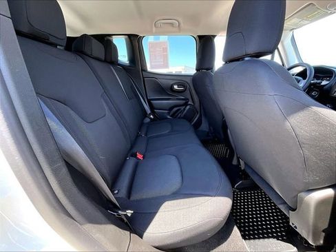 Used 2023 Jeep Renegade Latitude AWD/4WD image 16