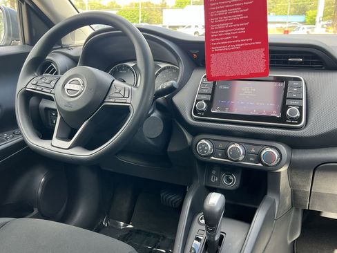 Used 2025 Nissan Kicks Play S image 3