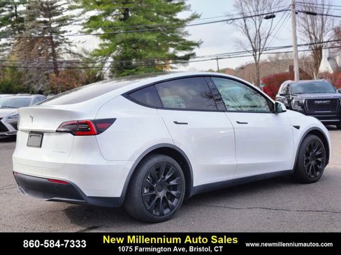 Used 2021 Tesla Model Y Long Range image 5